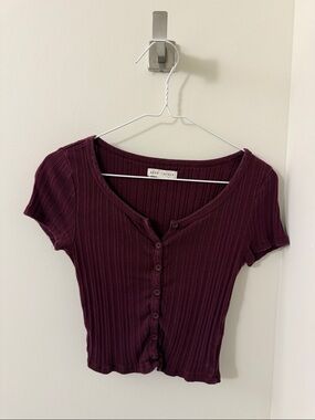 Aeropostale Ribbed Button-Front Short Sleeve Top — Burgundy